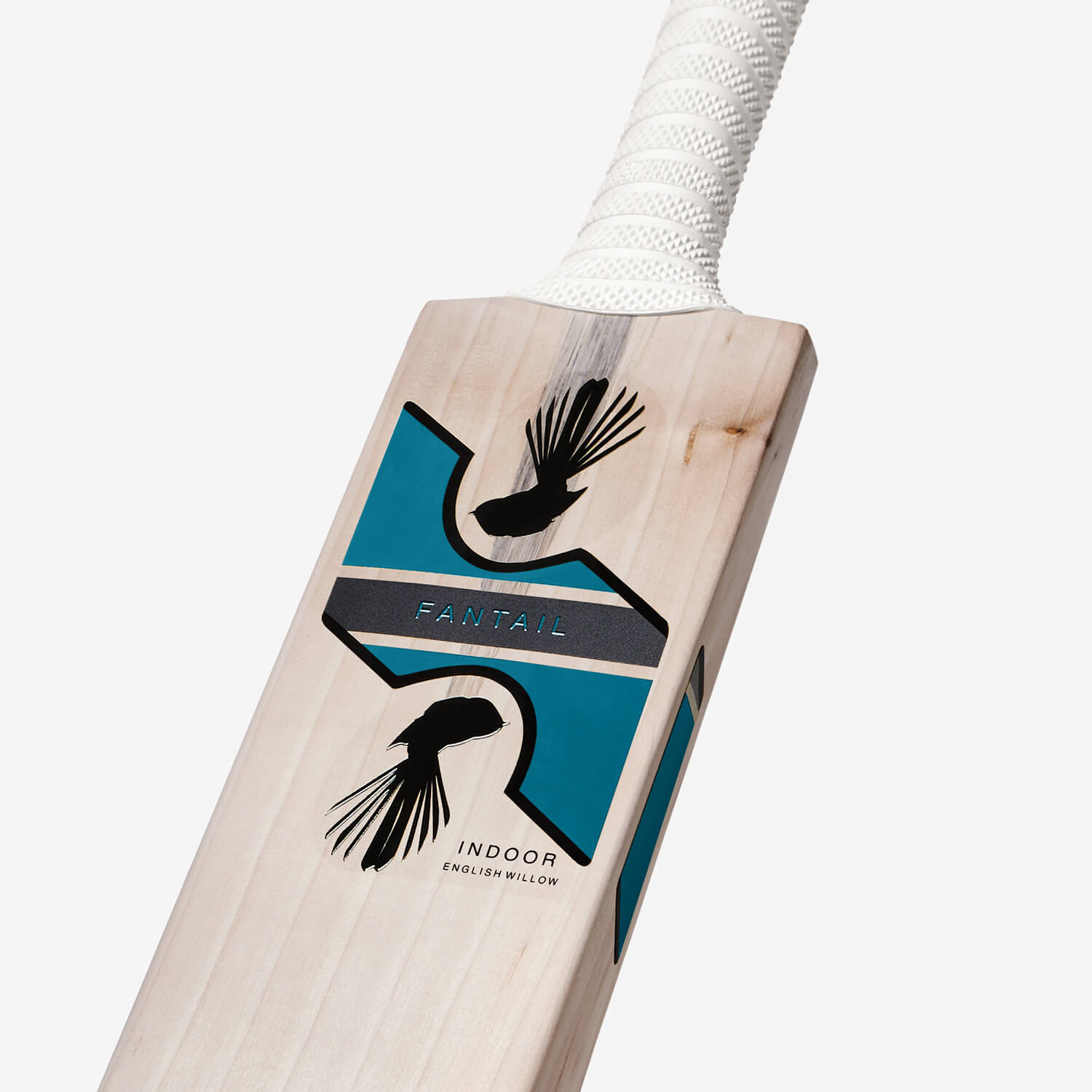 detailed product photography wooden cricket bats